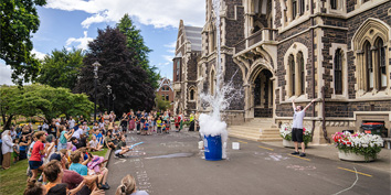 O34 Networks and events